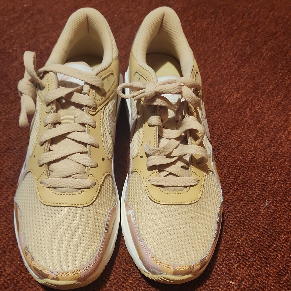 Nike Women's Beige Sneakers